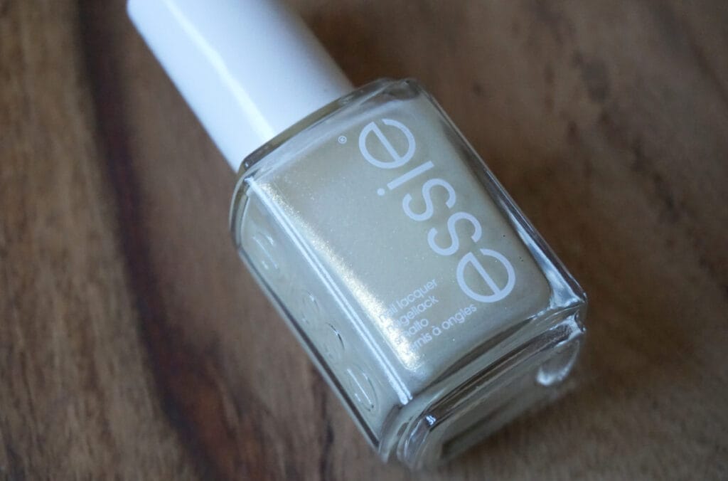 bottle of Essie sunny business from the Essie sunny business summer collection